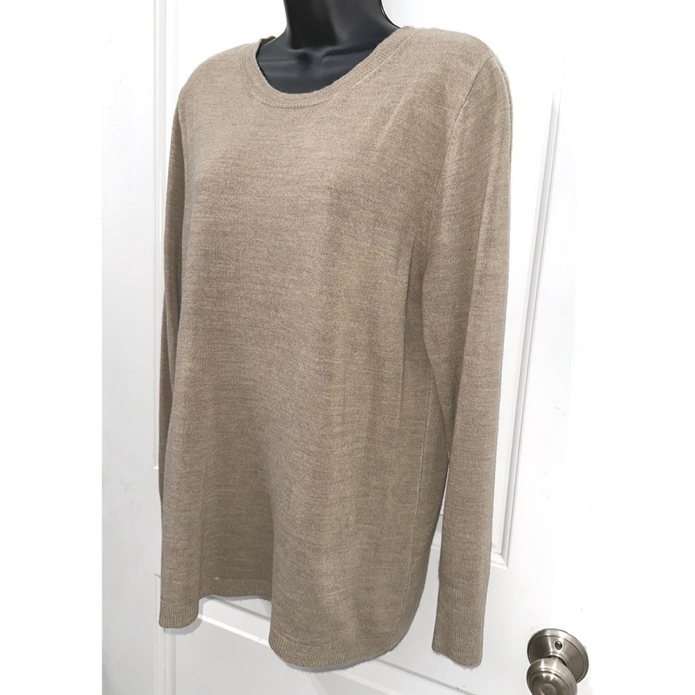Croft and Barrow lightweight, soft crewneck sweater - Picture 2 of 4